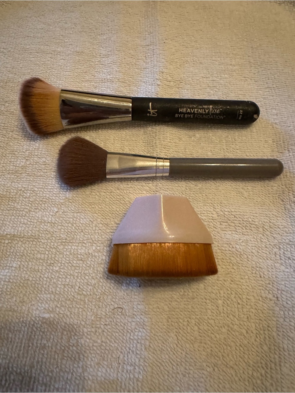 IT Cosmetics Heavenly Luxe Brush - Black Foundation Brush